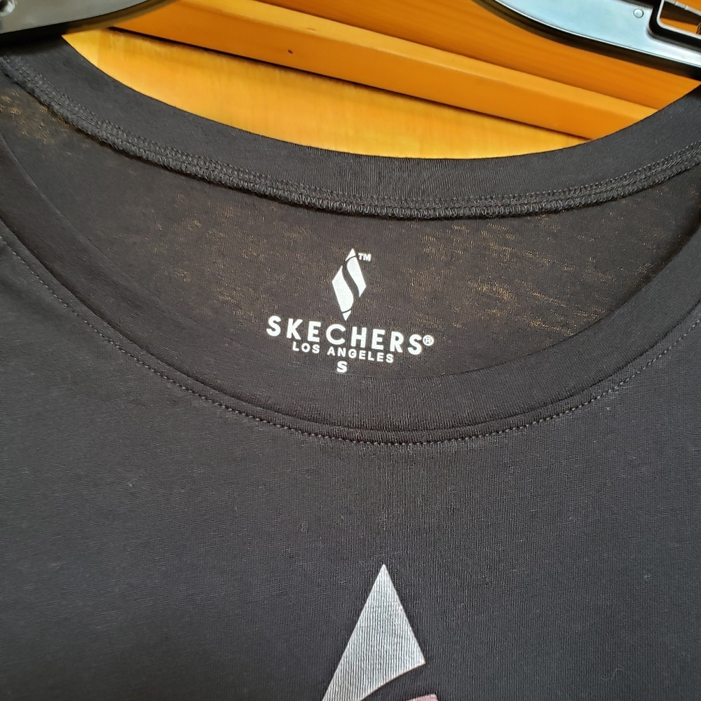 Black t-shirt by Sketchers - Picture 2 of 4
